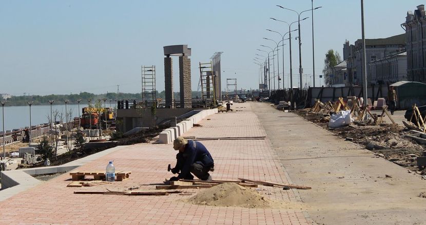 За синим забором: реконструкция Нижне-Волжской набережной близится к завершению (ФОТО) - фото 35