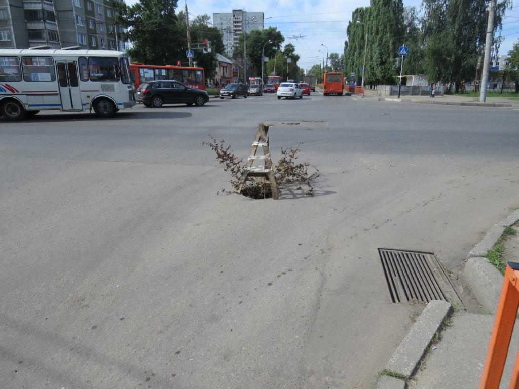 Жители Автозаводского района жалуются на открытые люки (ФОТО) - фото 1