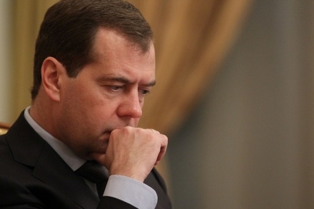Медведев объяснил причины роста цен на бензин