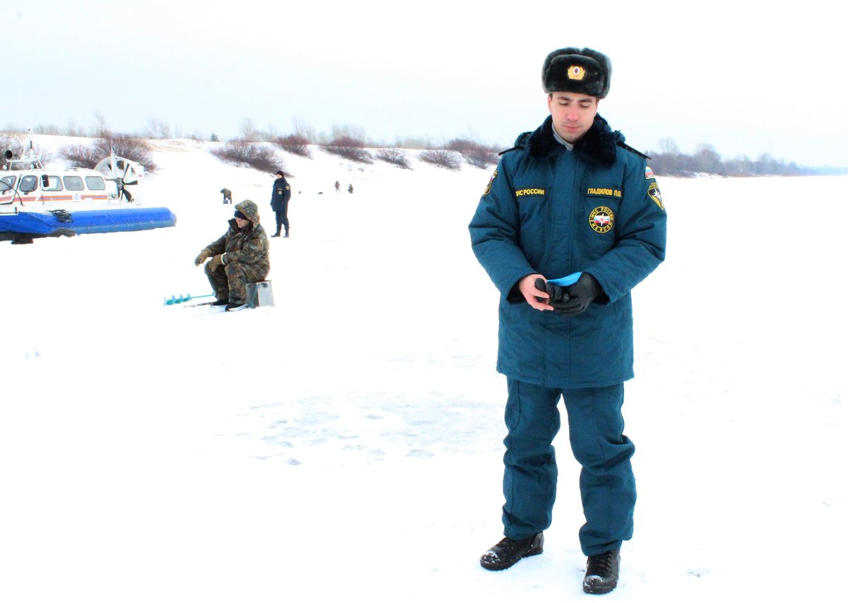 По тонкому льду: сотрудники нижегородской ГИМС предупредили рыбаков об опасности - фото 6