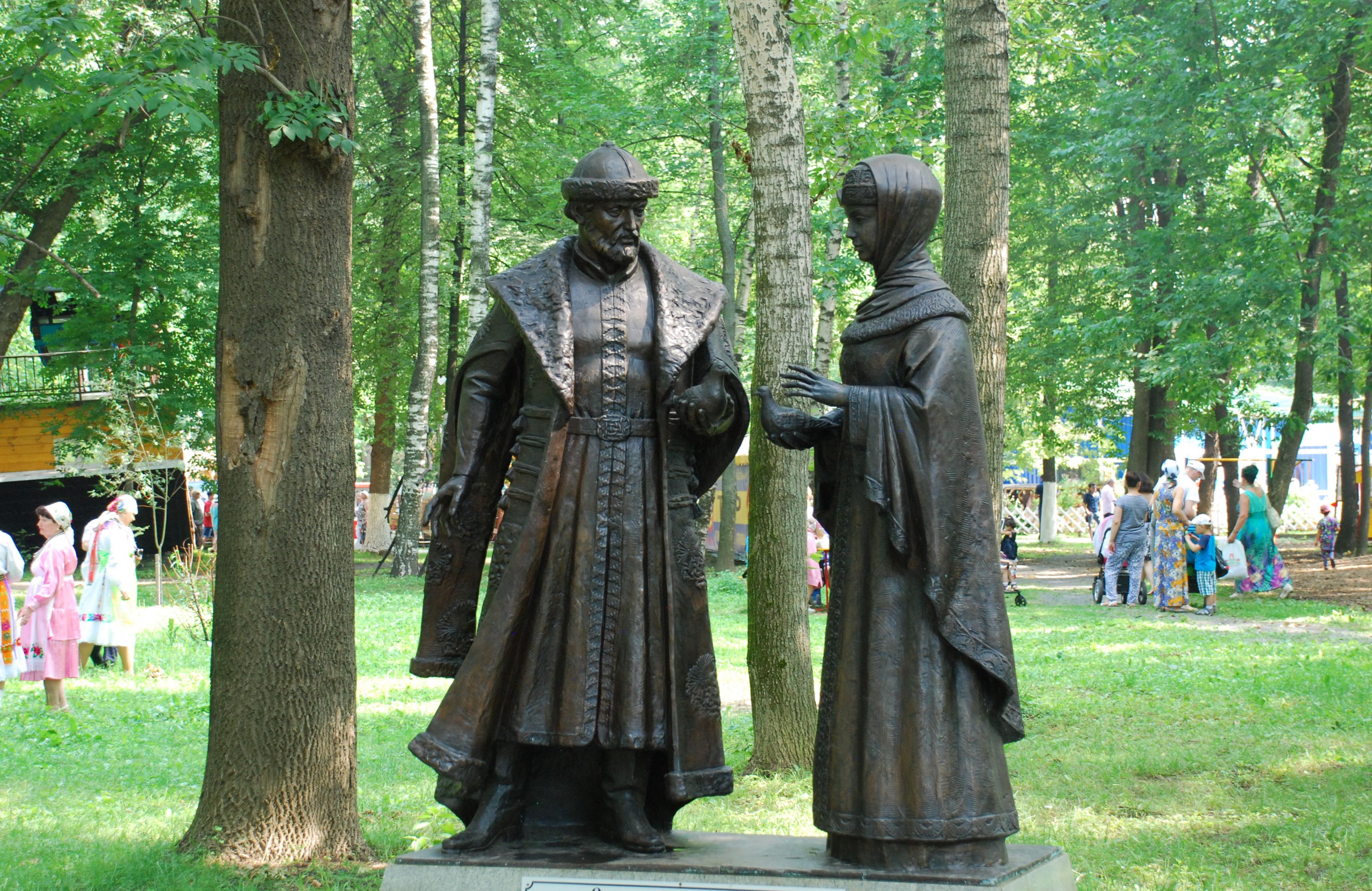 Памятник Петру и Февронии в Нижнем Новгороде