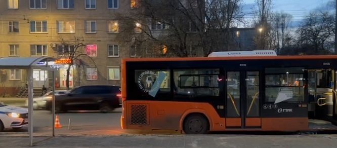 Пенсионерка получила травмы во время поездки в нижегородском автобусе - фото 1