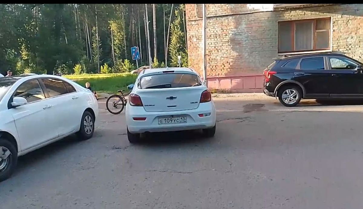 Иномарка сбила двоих детей на велосипедах в Нижегородской области - фото 1