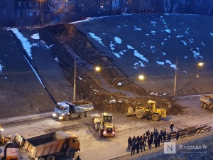 Фронтальные погрузчики начали уборку грунта с Похвалинского съезда