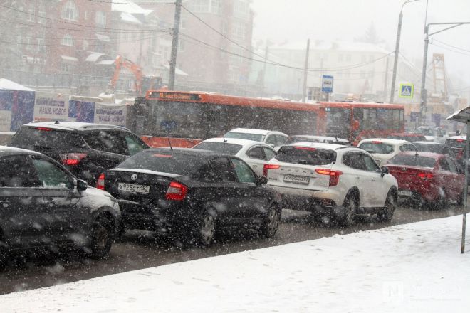 Апрельский апокалипсис в Нижнем Новгороде: фоторепортаж с улиц, заваленных снегом - фото 13