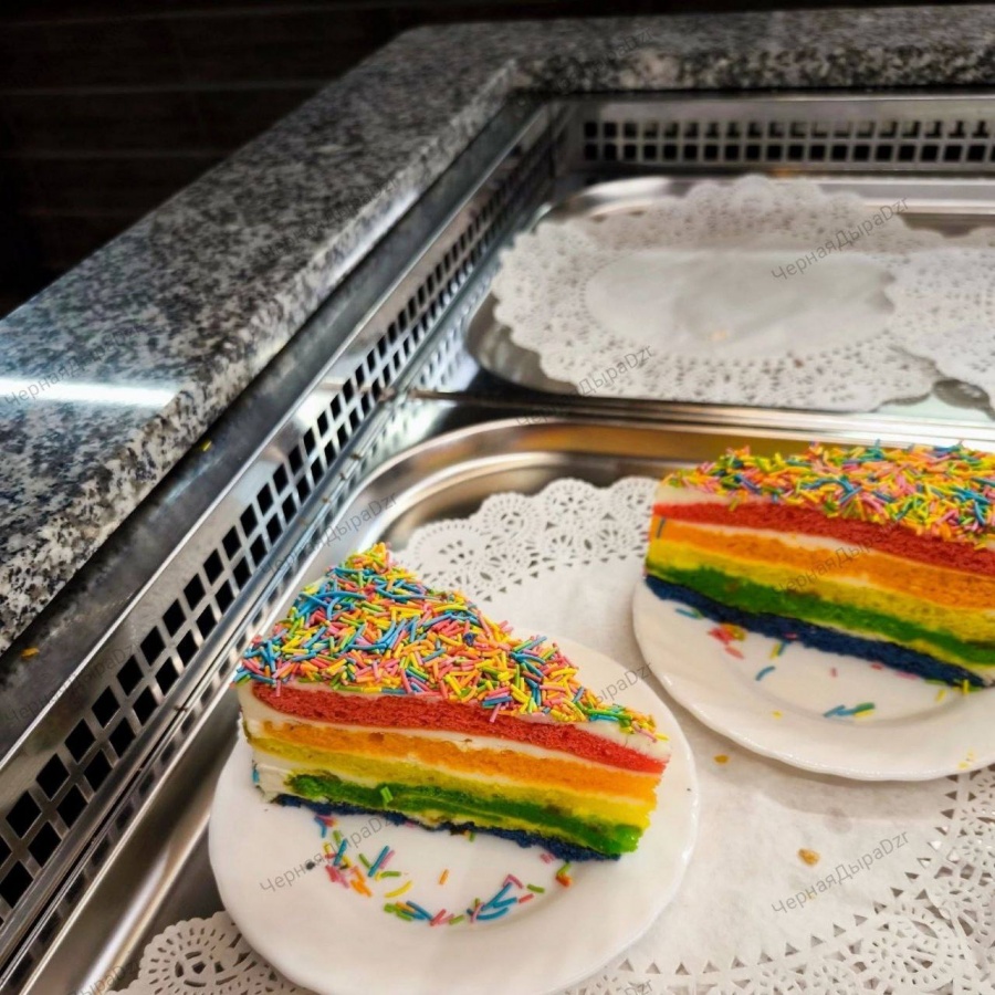 «Радужные пирожные» исчезли из кафе Дзержинска