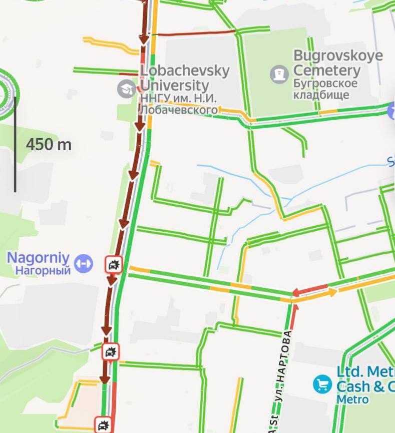 Огромная пробка образовалась на проспекте Гагарина из-за жесткого ДТП с фурой - фото 2