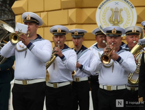 Духовые оркестры прошли парадом по главной улице Нижнего Новгорода - фото 2