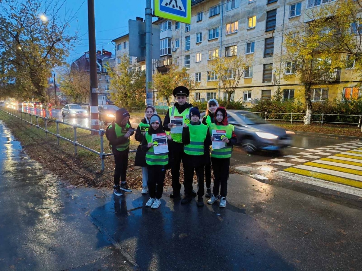 Дзержинские полицейские провели акцию о важности световозвращающих элементов - фото 3