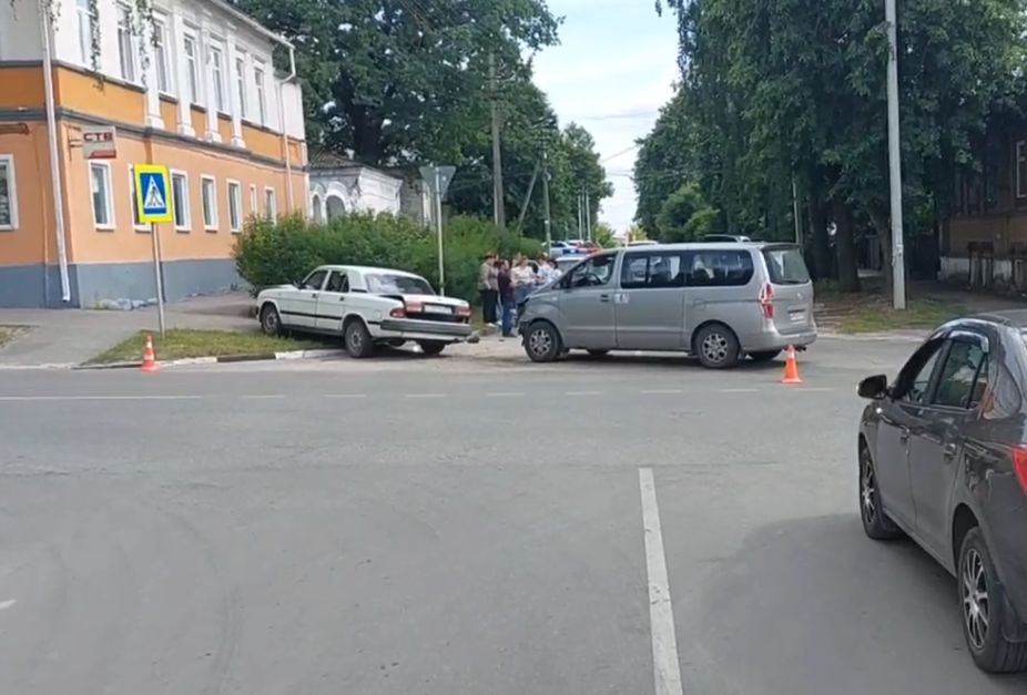 Пенсионер на &laquo;Волге&raquo; устроил ДТП в Семенове - фото 1