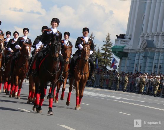 Фоторепортаж: парад в честь 80-й годовщины Победы прошел в Нижнем Новгороде - фото 256
