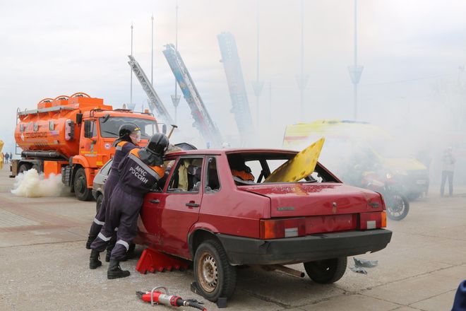 Грандиозным праздником отметили в Нижнем Новгороде 370-летие пожарной охраны России - фото 4