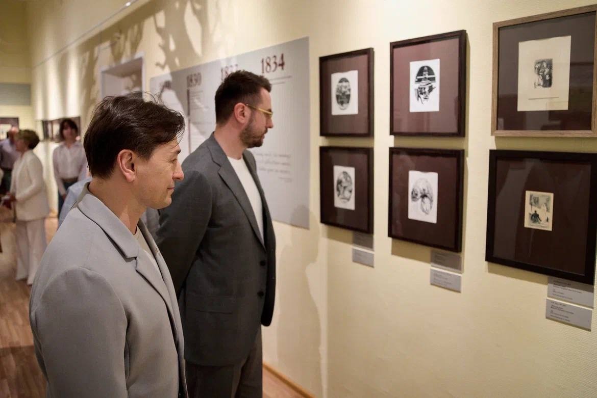 Сергей Безруков посетил новую выставку о Пушкине в нижегородском Болдино - фото 1