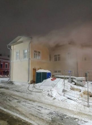 Пожар случился в реставрируемом здании в Нижегородском районе - фото 2