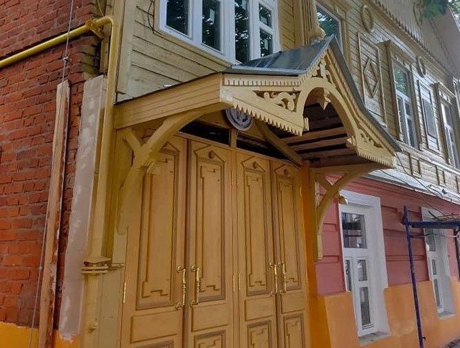 Правительство подтвердило замену исторических окон и дверей на ОКН на улице Горького - фото 1