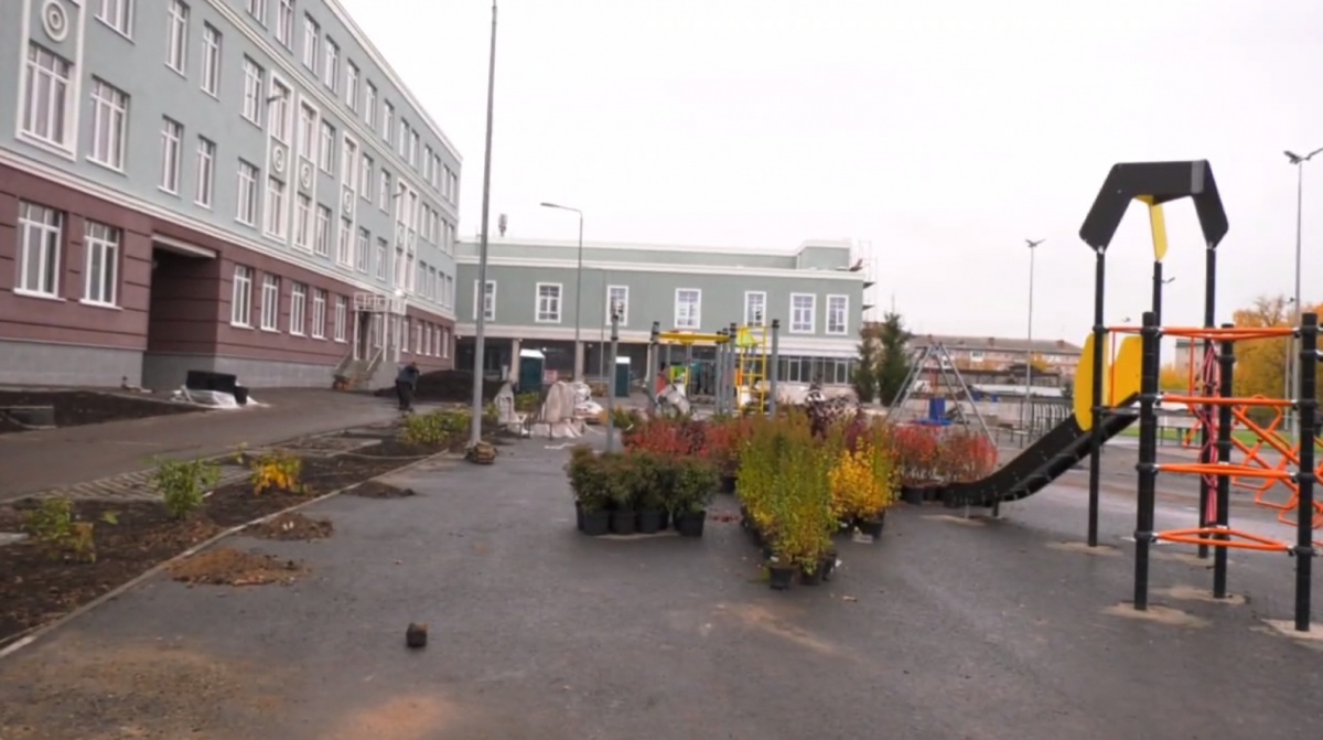 Клинков проверил ход строительства школы им. Молева в Дзержинске - фото 1