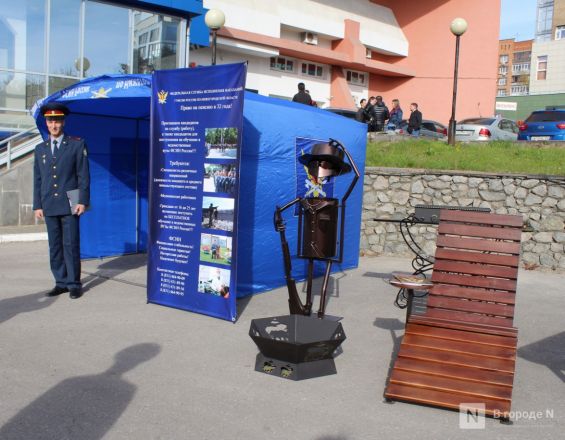 Танк-мангал и деревянные иконы: фоторепортаж с новой выставки от заключенных в Нижнем Новгороде - фото 73