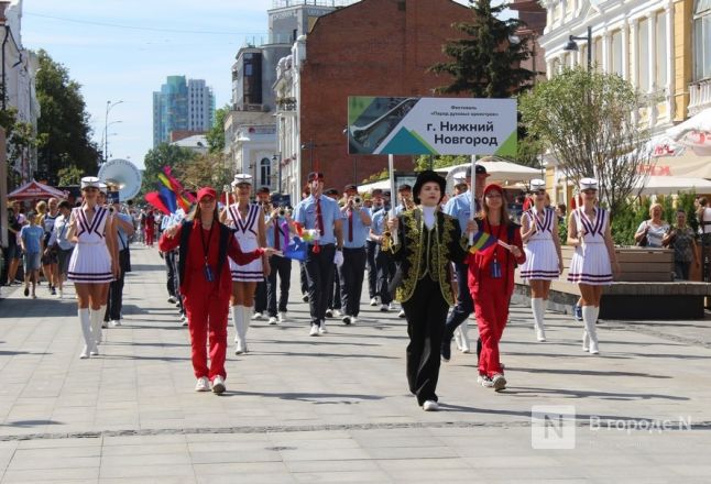 Парад духовых оркестров прошел по Большой Покровской в День города - фото 49