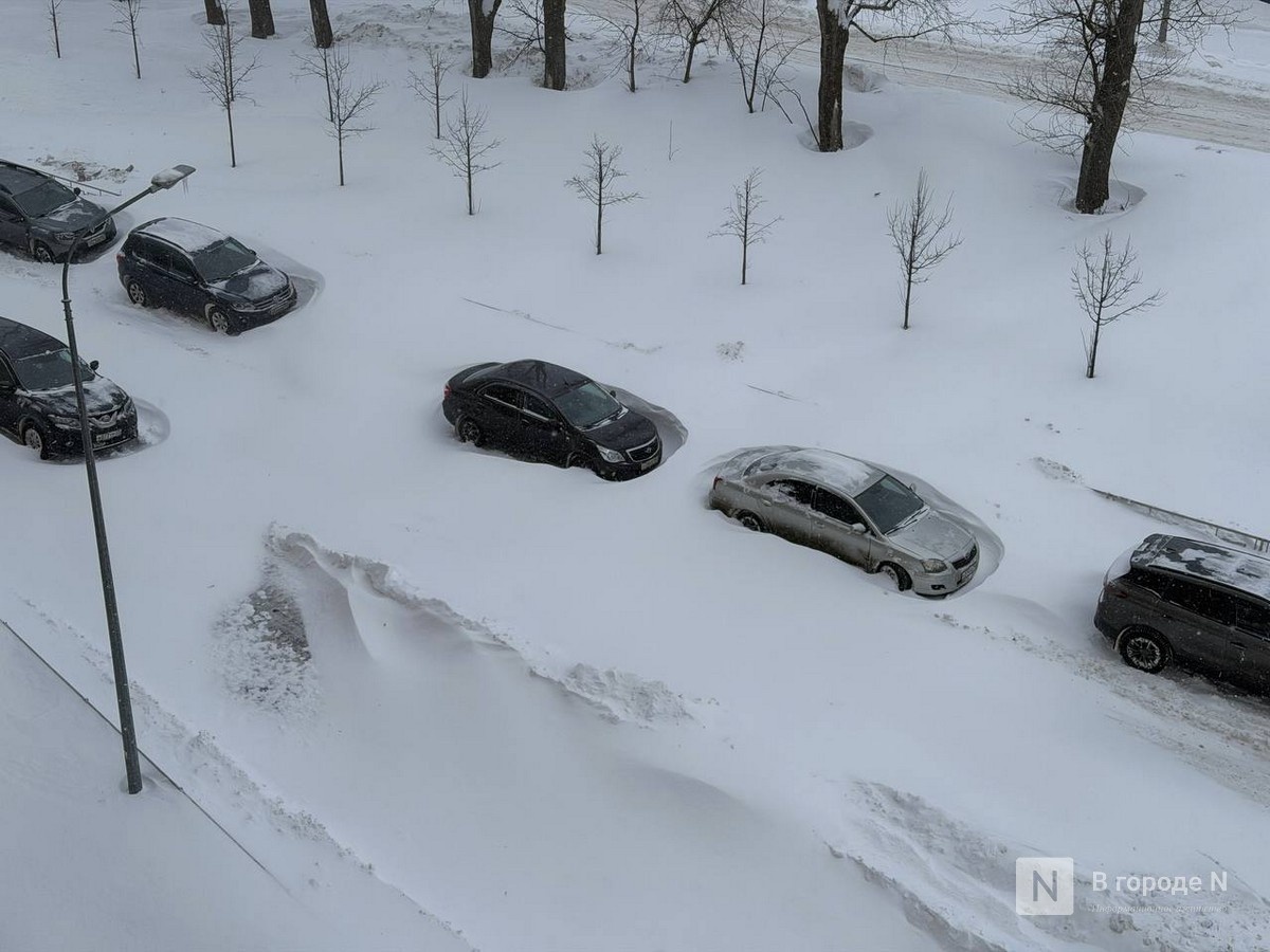 Жители ЖК «Цветы» остались без дороги после мощного снегопада - фото 1