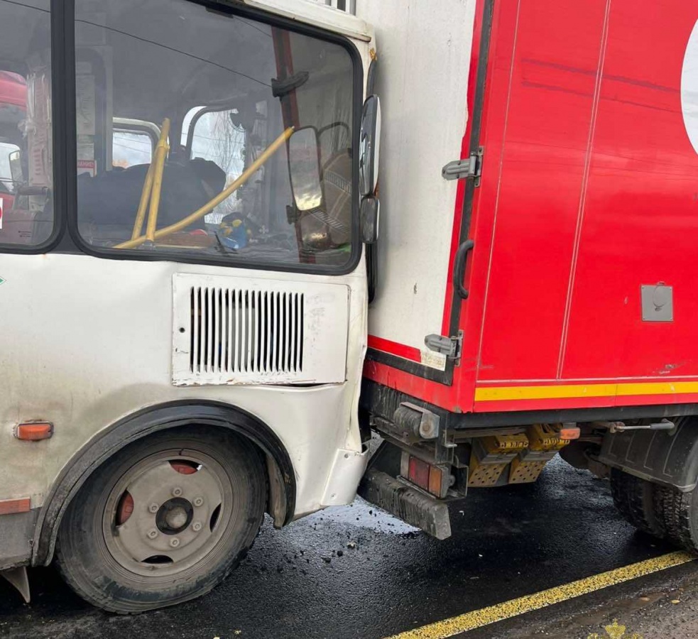 Восемь человек пострадали в ДТП с автобусом под Нижним Новгородом - фото 1