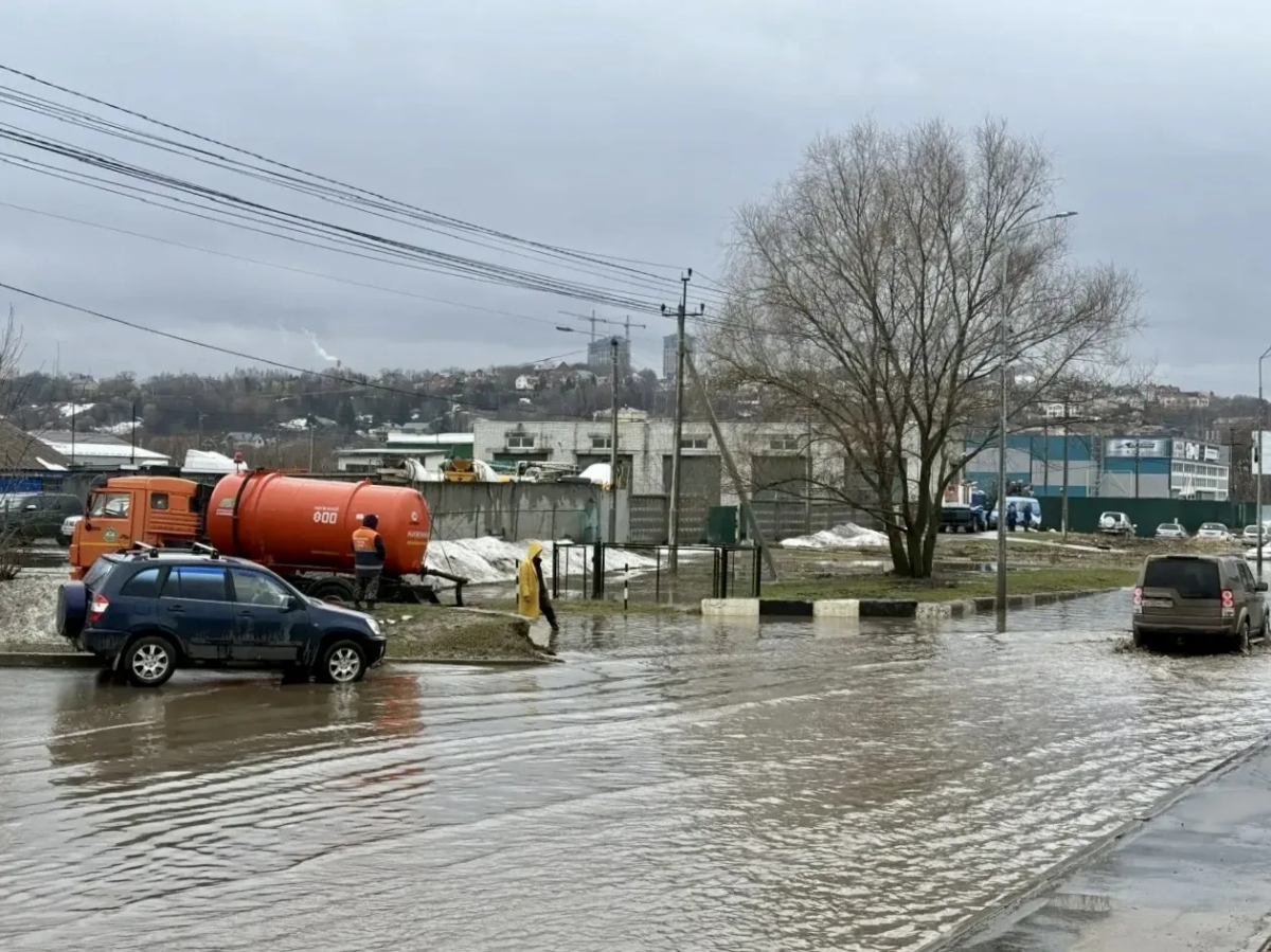 Слободу Подновье в Нижнем Новгороде затопило после сильного ливня - фото 1