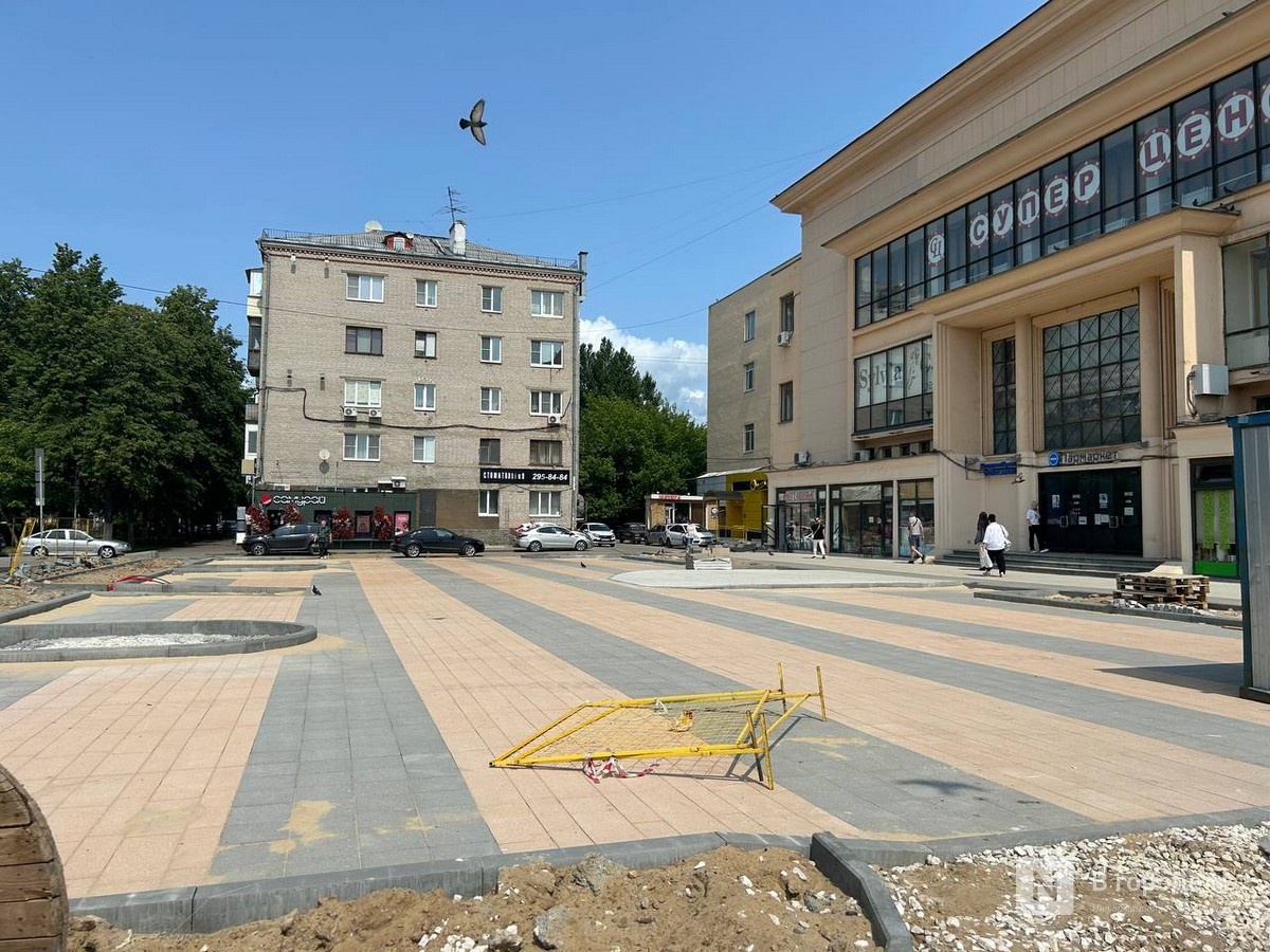 Опубликованы фото благоустройства площади у Автозаводского универмага - фото 3