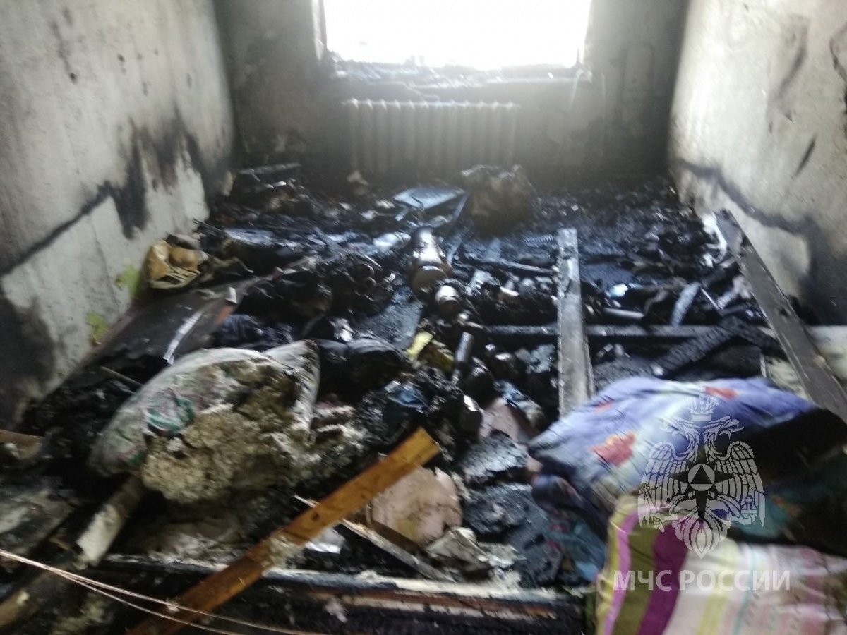Две человека погибли на пожаре в поселке Мулино Володарского района - фото 1