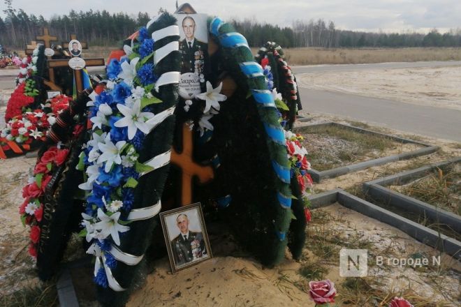 &laquo;Аллея славы&raquo; в память о погибших в СВО появилась на Новосормовском кладбище - фото 11