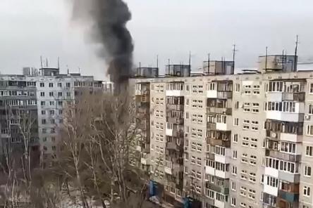Опубликованы видео с места пожара на улице Фучика в Нижнем Новгороде