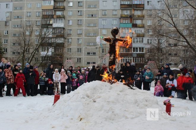 Очереди за блинами и сожжение чучела: нижегородцы отмечают Масленицу - фото 29
