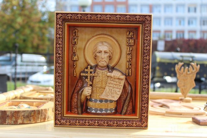 Танк-мангал и деревянные иконы: фоторепортаж с новой выставки от заключенных в Нижнем Новгороде - фото 90