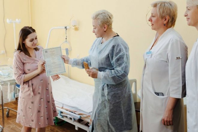 Нижегородкам начали выдавать свидетельства о рождении детей в роддомах - фото 2