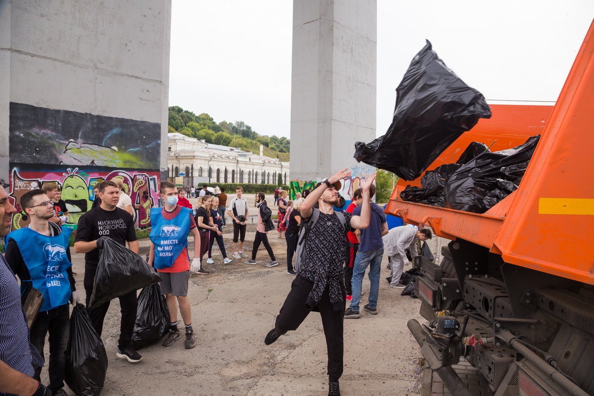 330 мешков мусора собрали нижегородцы на субботниках 14 августа  - фото 1