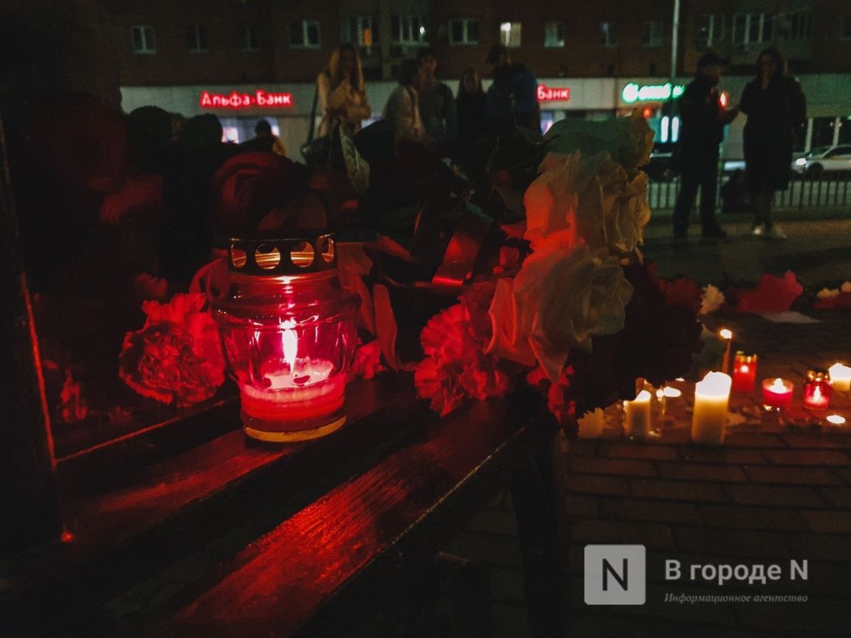 Двух нижегородок задержали при возложении цветов к месту гибели Ирины Славиной - фото 1