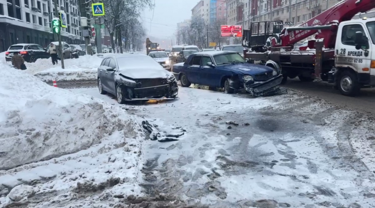 ДТП с пострадавшими произошло на улице Белинского в Нижнем Новгороде - фото 1