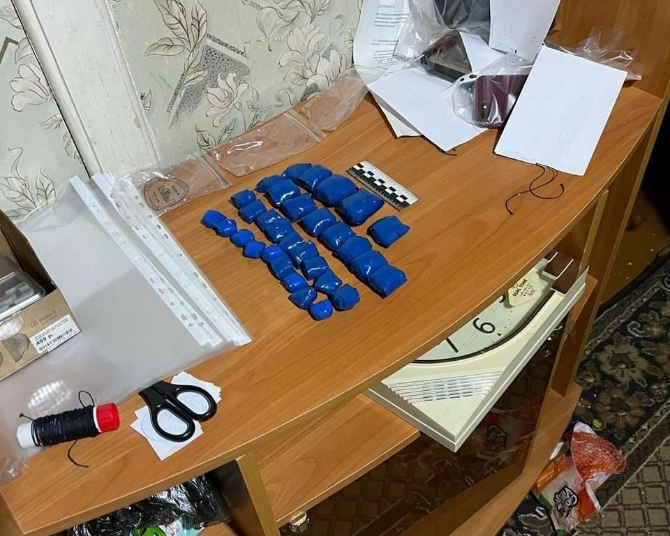 40 свертков с наркотиком обнаружили в одной из квартир Дзержинска - фото 1