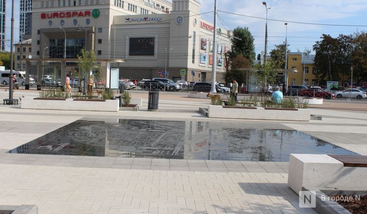 Опубликованы фото площади у Автозаводского универмага после благоустройства - фото 14