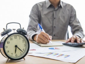 Должен ли работодатель доплачивать за ненормированный рабочий день?
