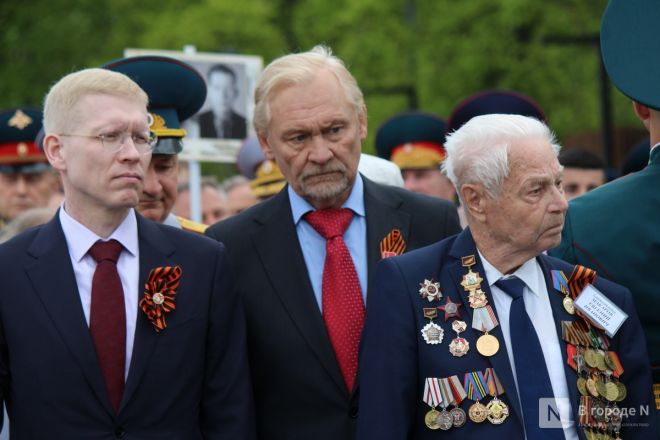 Фоторепортаж: парад в честь 80-й годовщины Победы прошел в Нижнем Новгороде - фото 99