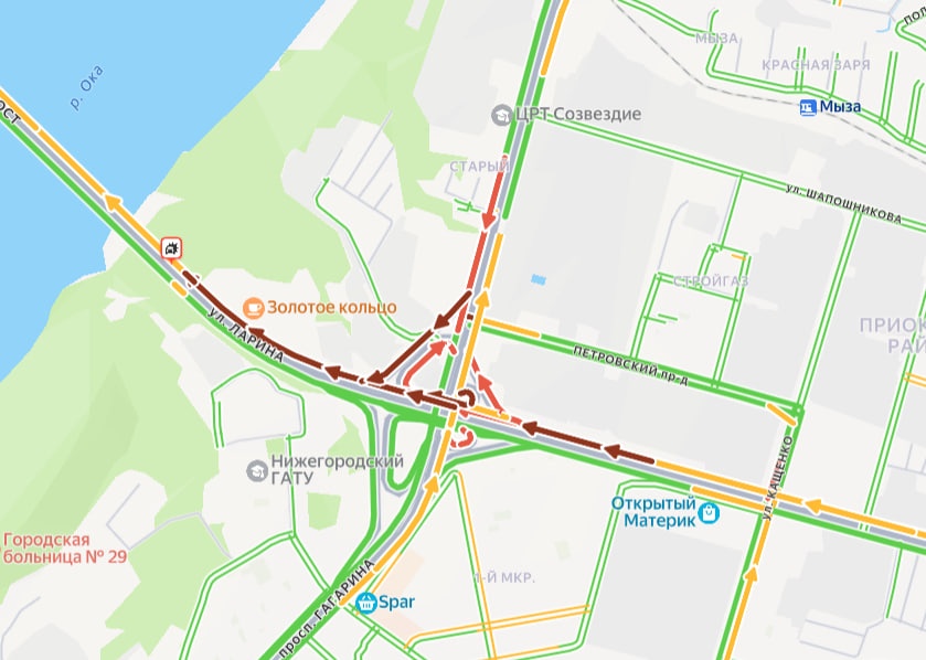 Серьезная пробка образовалась у Мызинского моста в Нижнем Новгороде из-за ДТП - фото 1