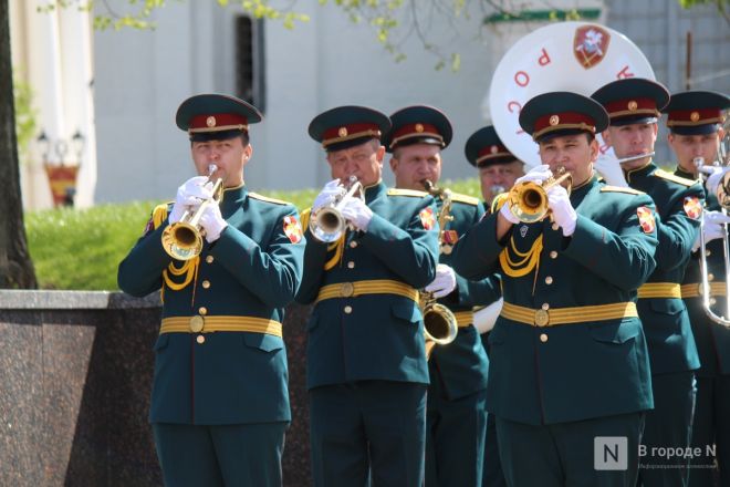Без парада и салюта: как прошел День Победы в Нижнем Новгороде — фоторепортаж - фото 32