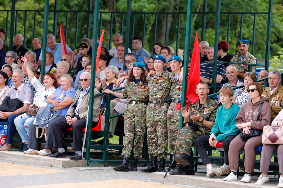 Митинг-концерт в поддержку ВС РФ прошел в парке Победы в Нижнем Новгороде - фото 1