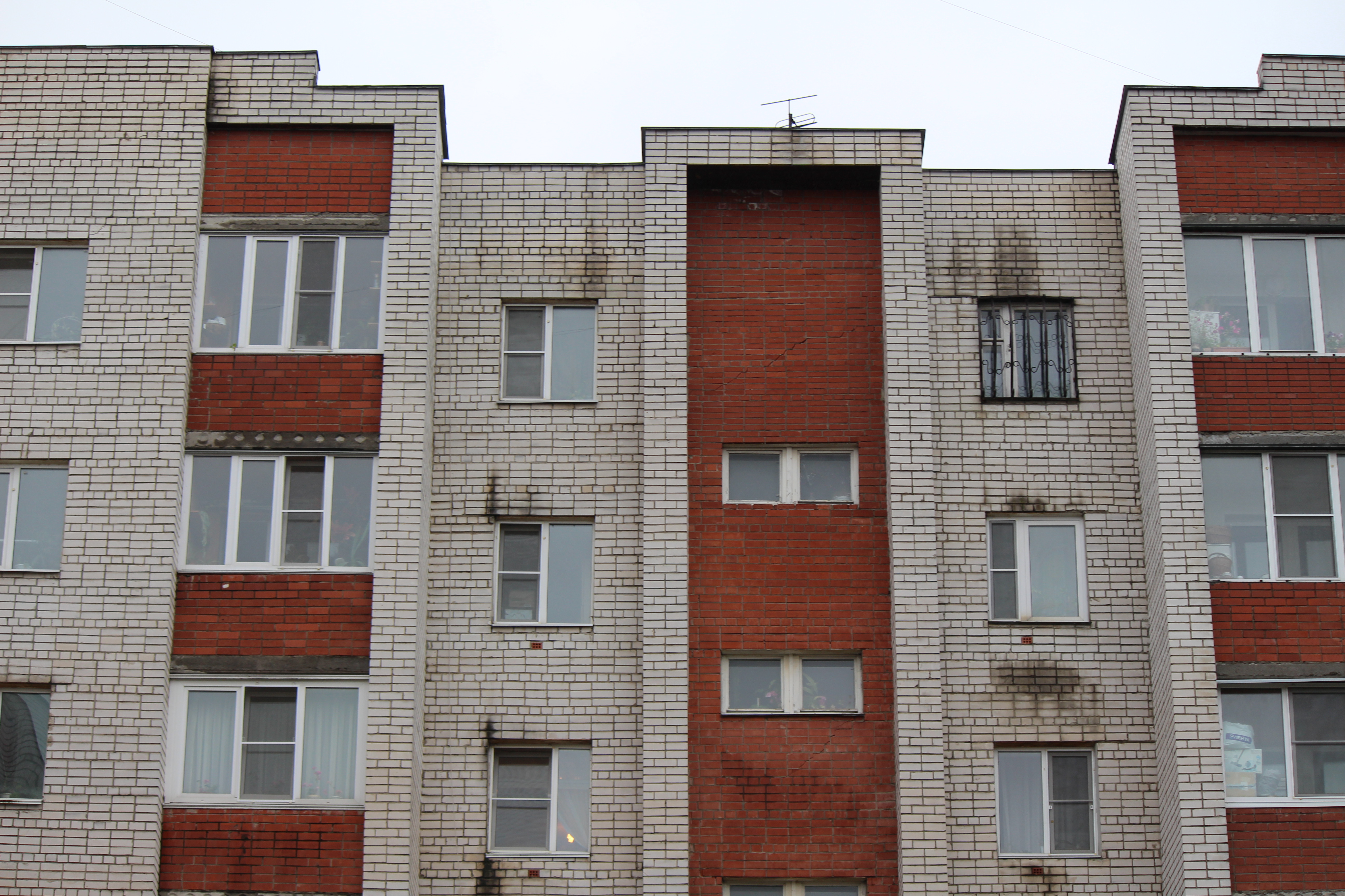 Дом на улице Ломоносова в Нижнем Новгороде покрылся трещинами (ФОТО) - фото 1