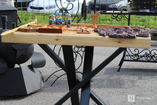 Танк-мангал и деревянные иконы: фоторепортаж с новой выставки от заключенных в Нижнем Новгороде - фото 133