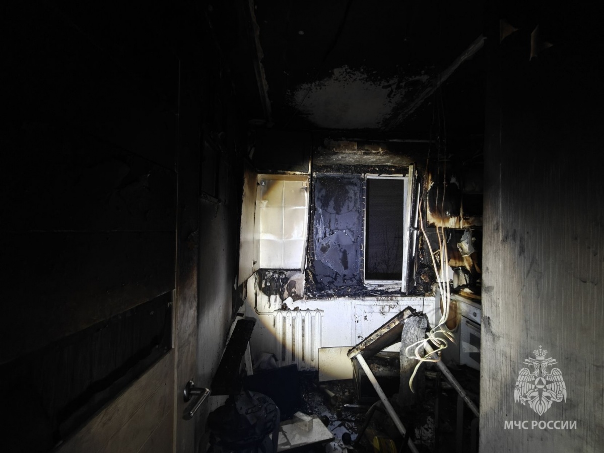 Жителей пятиэтажки в центре Нижнего Новгорода эвакуировали из-за пожара - фото 1