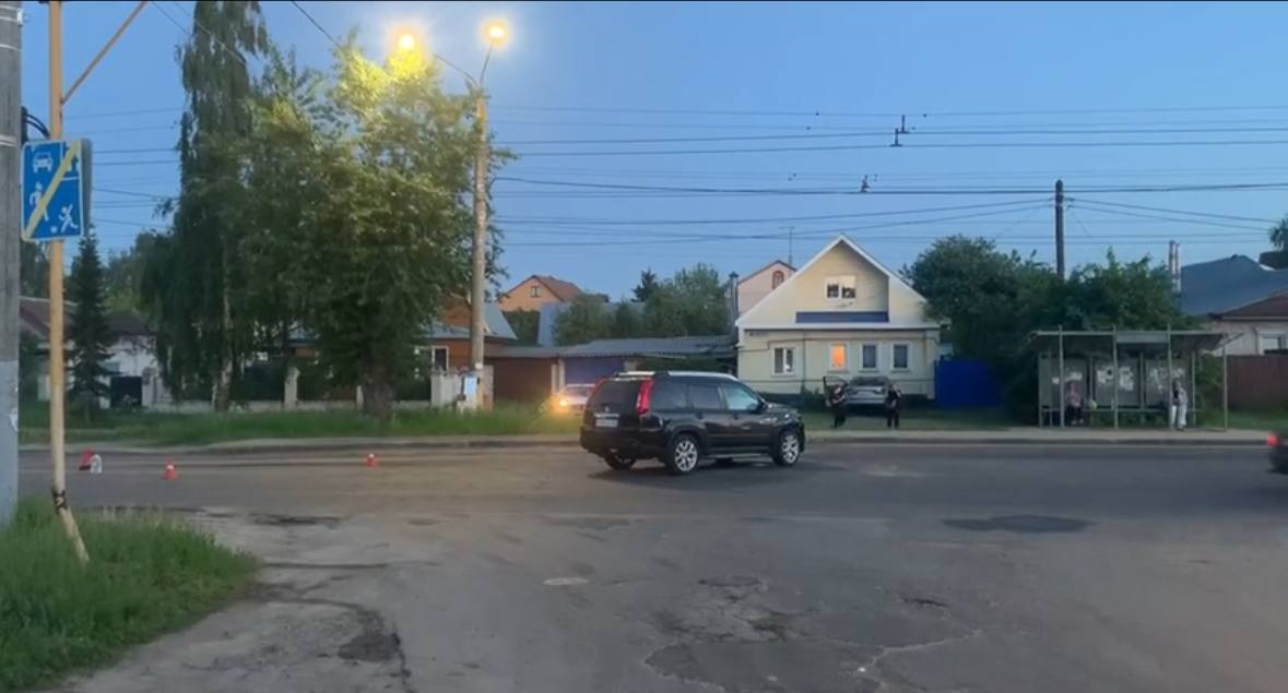 Иномарка врезалась в дом в Нижнем Новгороде: двое пострадавших - фото 1