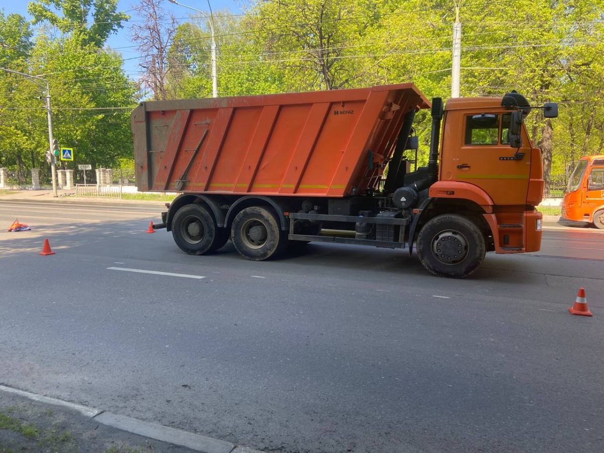 Пожилая женщина попала под КамАЗ и умерла в нижегородской больнице - фото 1
