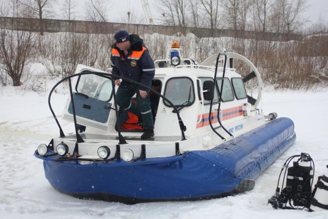 Нижегородские спасатели учились доставать провалившихся под лед людей - фото 2