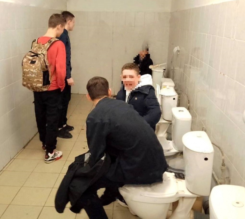 Мэрия объяснила снос перегородок в туалете школы в Нижнем Новгороде - фото 1
