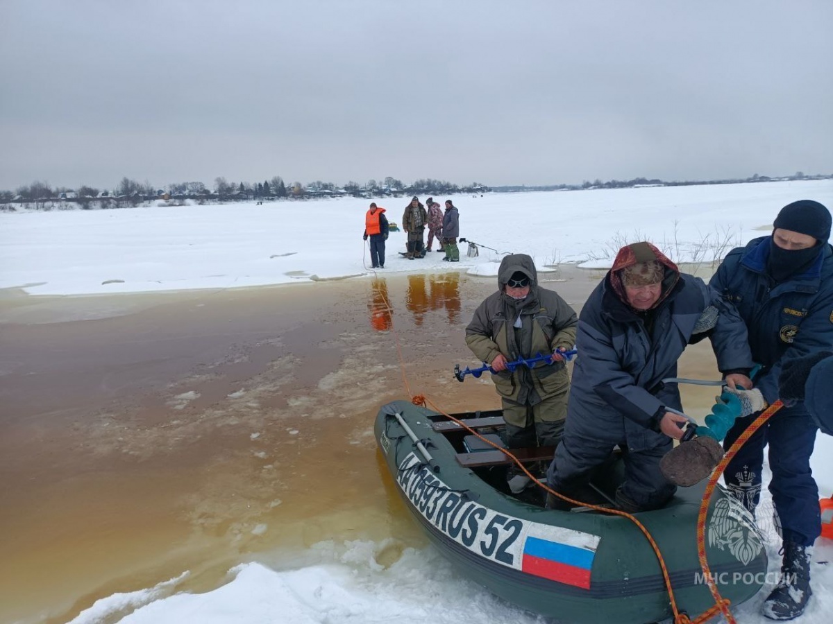 13 человек спасли на Волге в Нижегородской области - фото 1